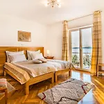 Magnificent In With Swimming Pool 3* Supetar