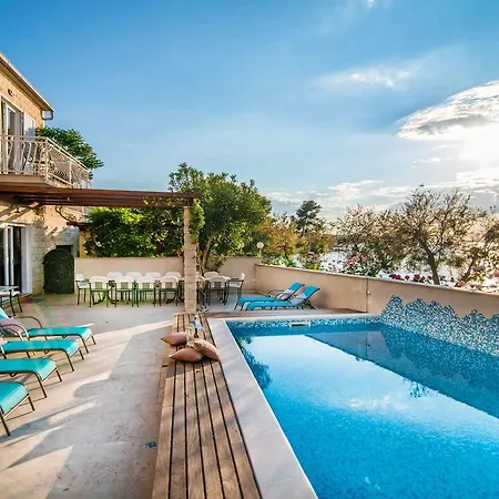 Ξενοδοχείο Magnificent In With Swimming Pool