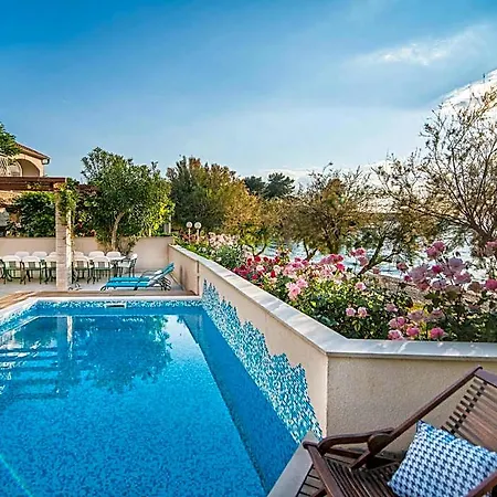 Magnificent In With Swimming Pool 3*