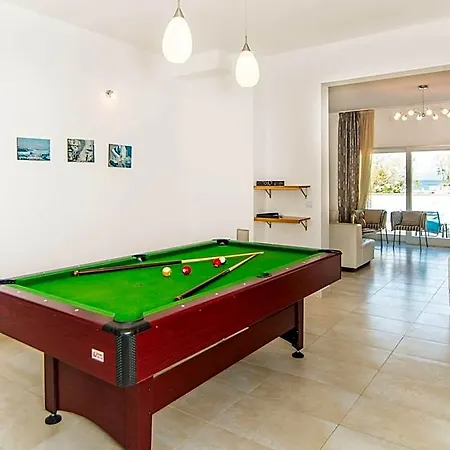 Magnificent In With Swimming Pool