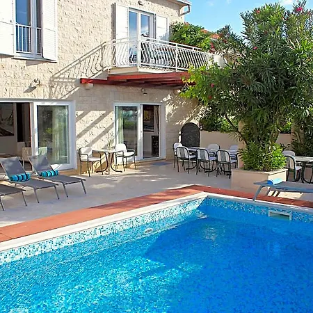 Magnificent In With Swimming Pool 3*
