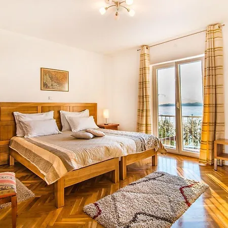 Magnificent In With Swimming Pool 3* Supetar