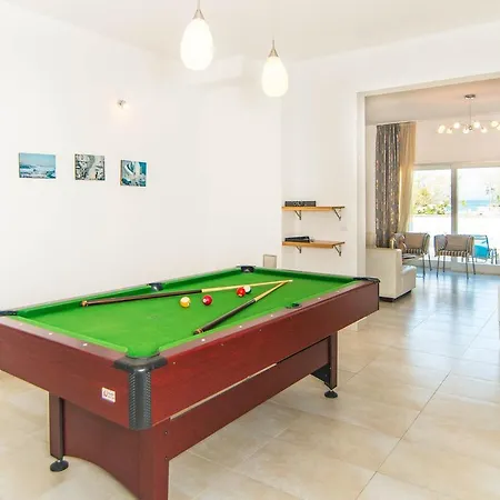 Magnificent In With Swimming Pool Hotel Supetar