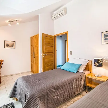 Magnificent In With Swimming Pool Hotel 3*