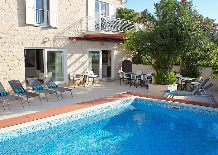 Magnificent In With Swimming Pool 酒店 3*