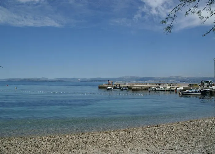 Magnificent In With Swimming Pool 苏佩塔尔