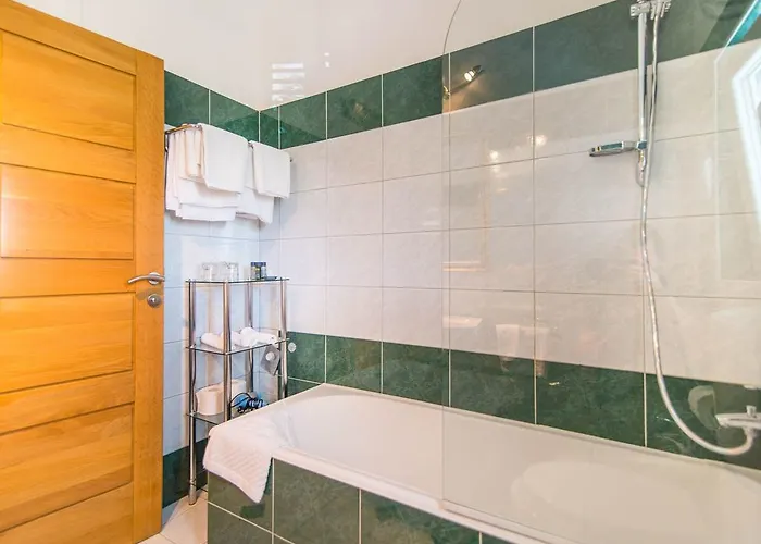 Magnificent In With Swimming Pool 3*