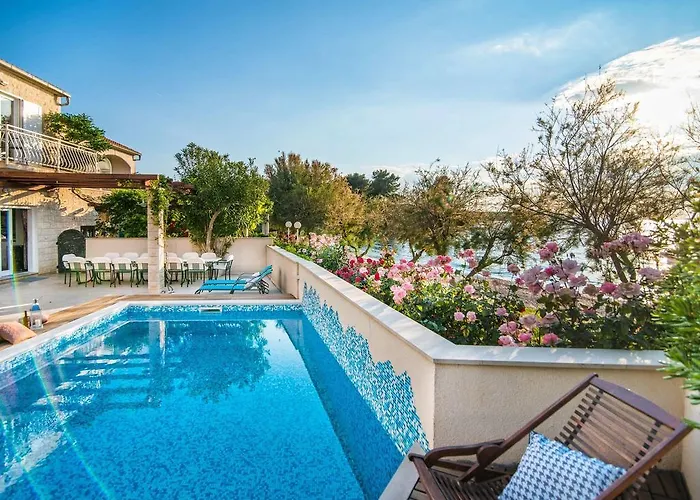 Magnificent In With Swimming Pool 3* 苏佩塔尔