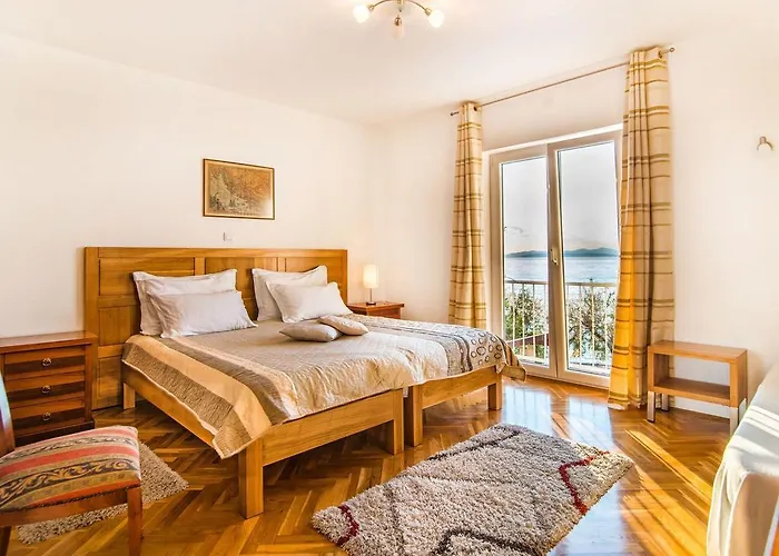 Magnificent In With Swimming Pool 3* 苏佩塔尔