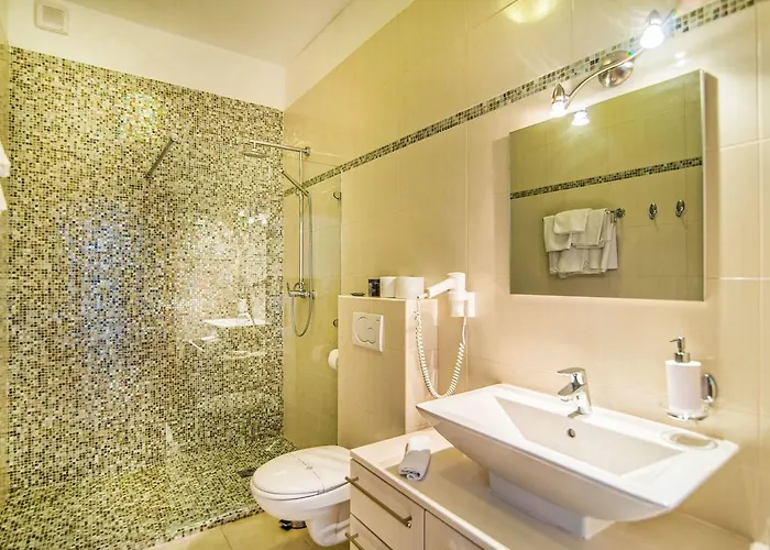 酒店 Magnificent In With Swimming Pool 3*