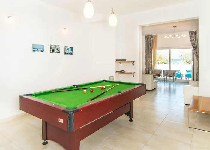 Magnificent In With Swimming Pool 酒店 苏佩塔尔