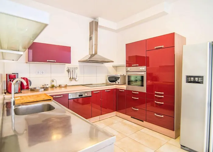 Magnificent In With Swimming Pool 酒店 苏佩塔尔