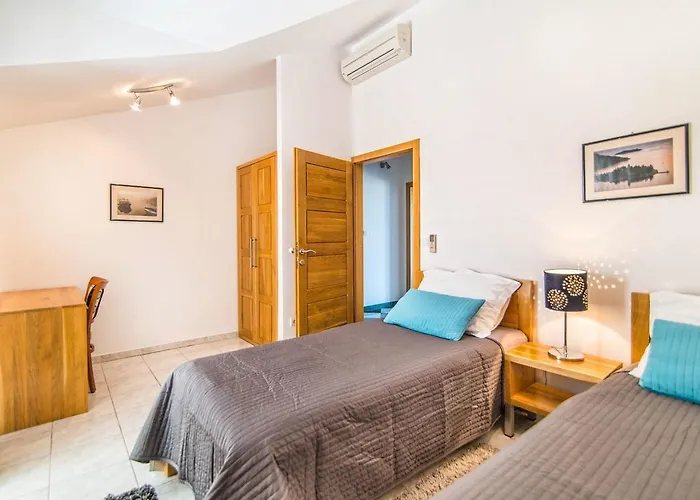 Magnificent In With Swimming Pool 酒店 3*