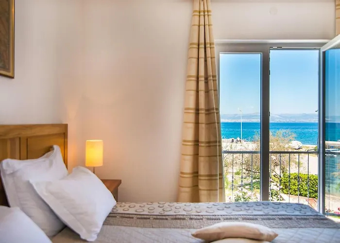 Magnificent In With Swimming Pool 苏佩塔尔